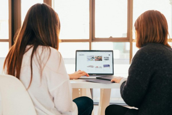 Comment choisir et configurer votre premier domaine web ?
